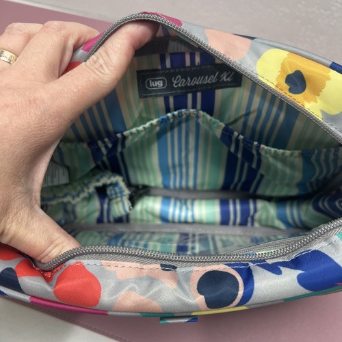 Lug Carousel XL Umhängetasche Handtasche mehrfarbig Blumen RFID Schutz Reise - Bild 6 von 14