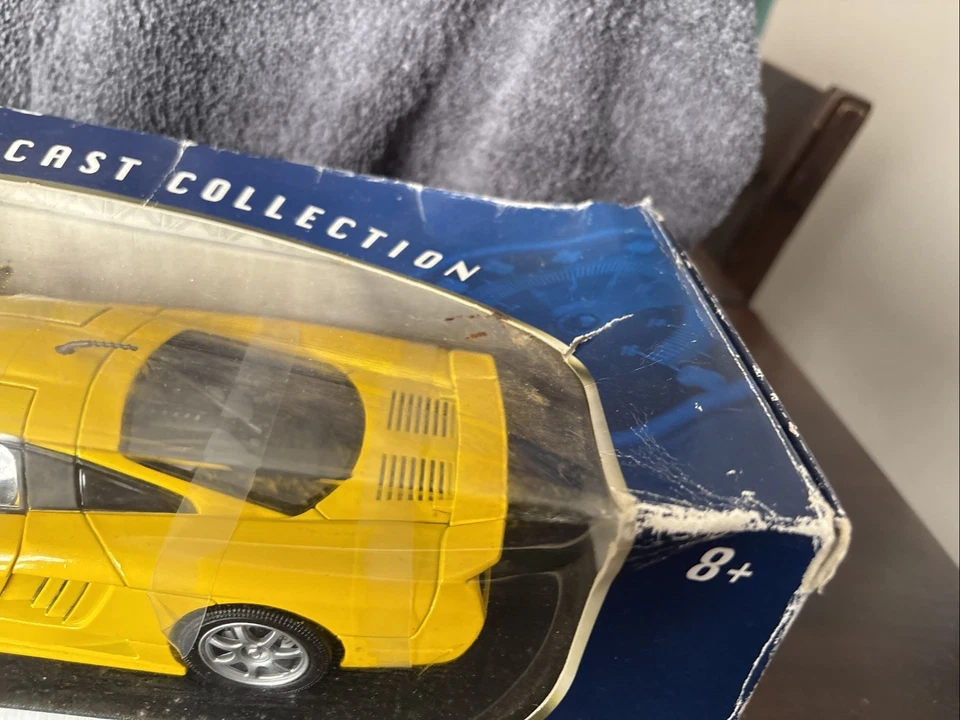 1/18 Scale Diecast Car Saleen S7 Yellow by Motormax Model Collectible - Image 4 of 4