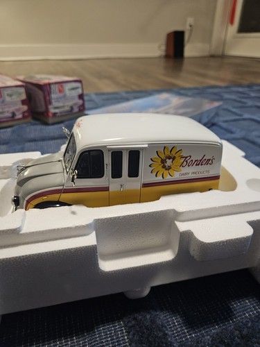 Danbury Mint 1950 Borden's Milk Truck -- Never Displayed - Picture 4 of 5
