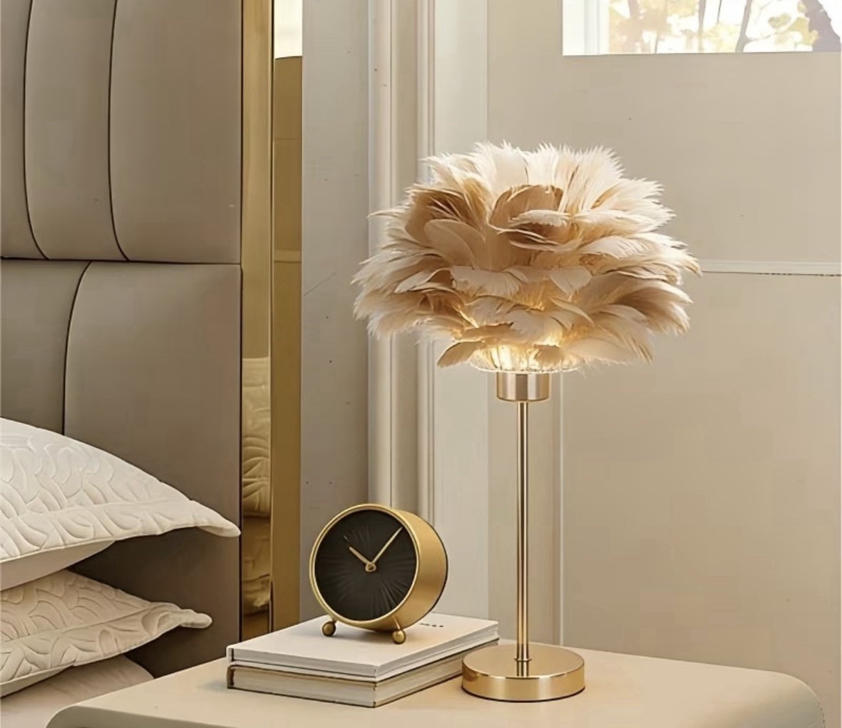 Lampe à poser dorée en plumes de luxe luminaire chic glam 40 cm