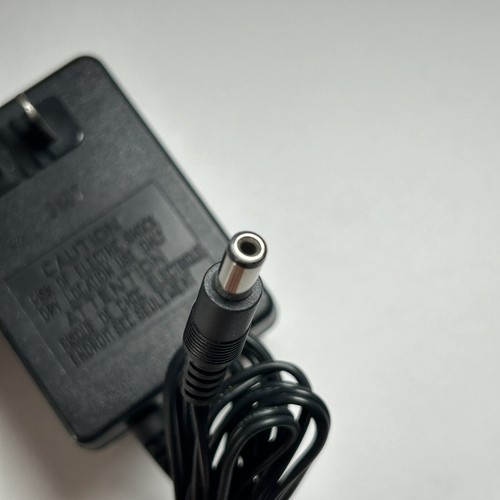 SIL AC/DC Adaptor Model UD120070D 12V 700mA - Picture 3 of 3