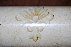 Beige-034-Arch-Textured-Spot-Mot-034-Scalloped-Scroll-Design-Wallpaper-Roll-W1040