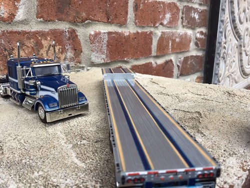 1:64 2005 DCP W900L 60 Inch Sleeper W/ Flatbed SpreadAxle. David Hull Transport - Picture 10 of 20