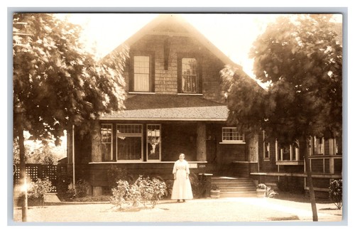 Lot of 6 RPPC People Families Standing In Front of Houses UNP Postcards S3 - Picture 4 of 13