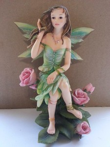 Faerie-Glen-034-ROSAWIND-034-FG821-Figurine-2003-Munro-Green-Fairy-Rose-Garden-Retired