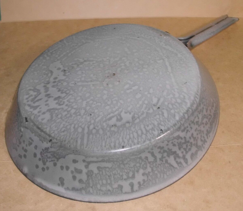 Vintage Very Nice! Speckled Grey Enamelware Skillet / Frying Pan 9 1/2" - Picture 3 of 6