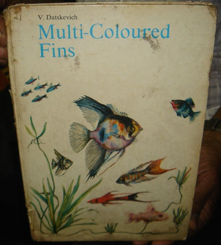 MULTI-COLOURED FINS BY V. DATSKEVICH PAGES 32 ILLUSTRATED HC RADUGA MOSCOW - Picture 1 of 8