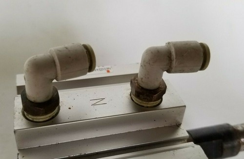 Cilindro neumático SMC con sensores y accesorios D-A93 NCDQ2A63-25D - Imagen 3 de 4