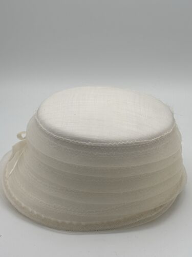 Beautiful White Vintage Woman’s Hat Feather And Bow Wedding Derby - Picture 3 of 8