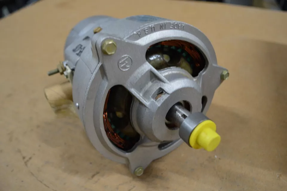 1973 1974 VOLKSWAGEN BEETLE KARMANN GHIA ALTERNATOR MOTOROLA 8AL2057K - Image 2 of 4