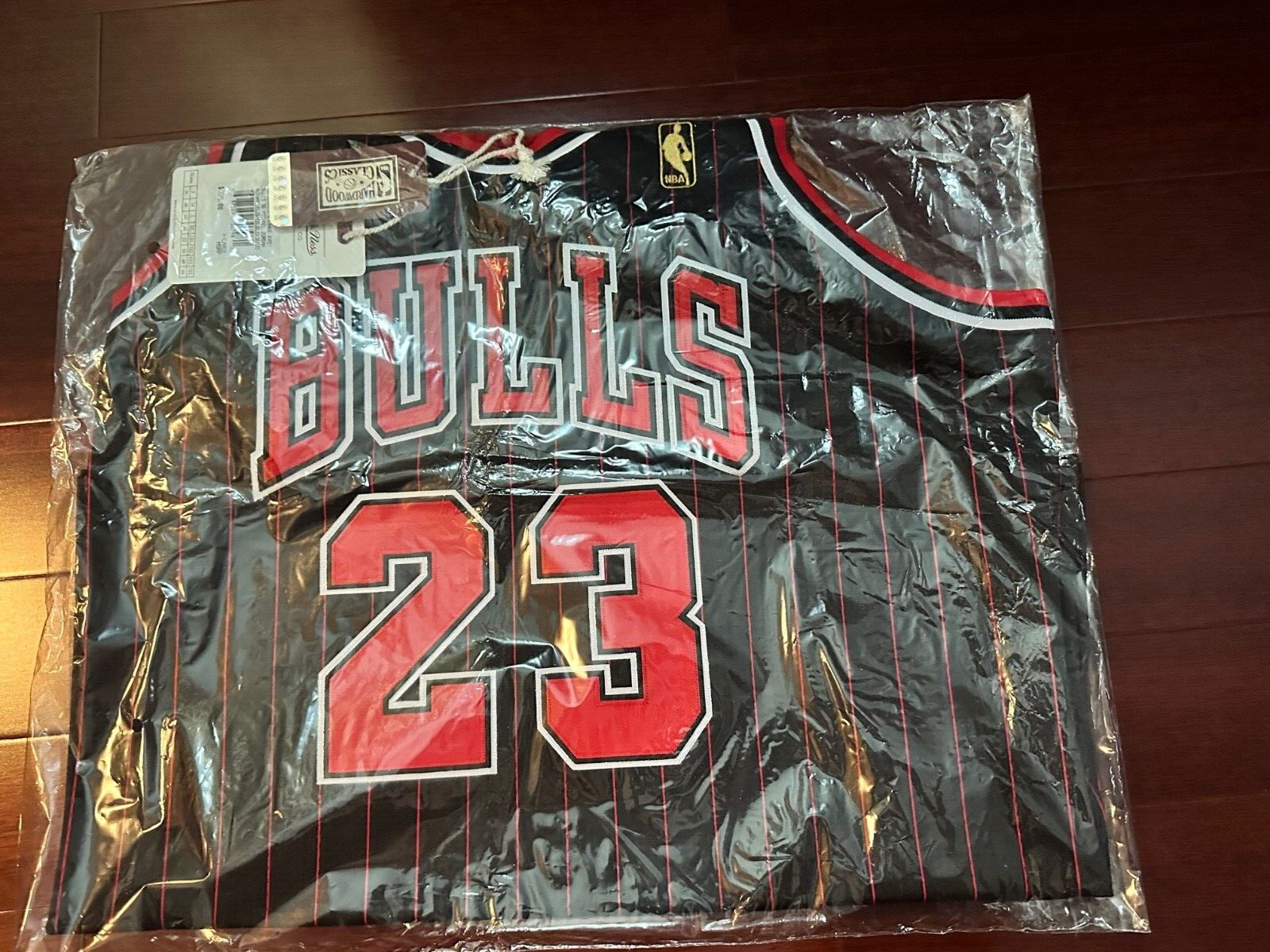 Mitchell & Ness Authentic Chicago Bulls 1996-97 Michael Jordan Youth Jersey M