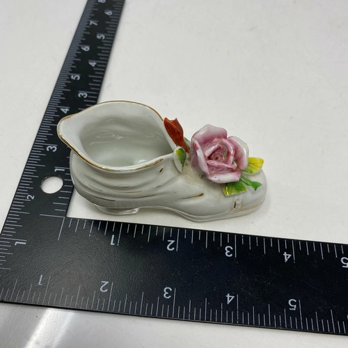 Miniature White Shoe Figurine Decorated w/ Red Rose Bush Made in Occupied, Japan - Picture 4 of 8