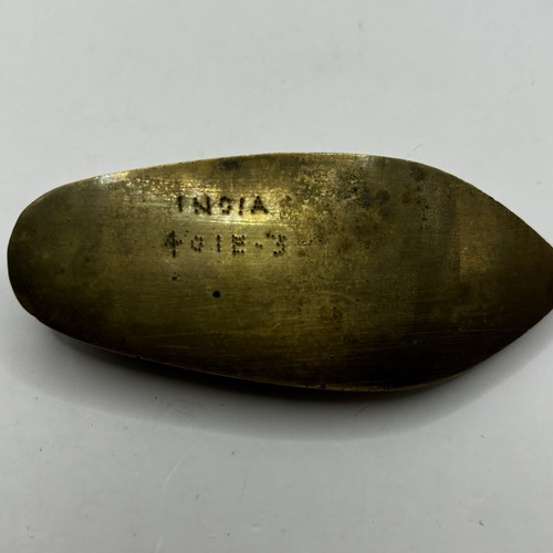 Vintage Etched Brass Slipper Shoe Ashtray - India - Miniature 3 1/4 Inches - Picture 6 of 12