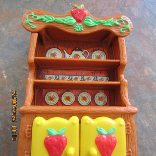 Vintage Strawberry Shortcake Set of Berry Happy Home Kitchen Room Furniture - Picture 13 of 14