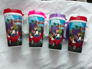 Walt-Disney-World-Resort-Refillable-Mugs-Cups-Lot-of-4-Rapid-Fill-Lids-Souvenir