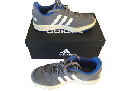 Adidas Hoops 2.0 Jr grau Low Top gepolsterte Turnschuhe, Schuhe, T7305
