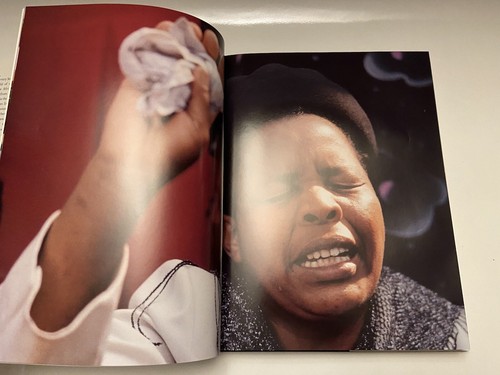 *SIGNED* David Turnley WHY ARE THEY WEEPING? South Africa under Apartheid - Imagen 8 de 12