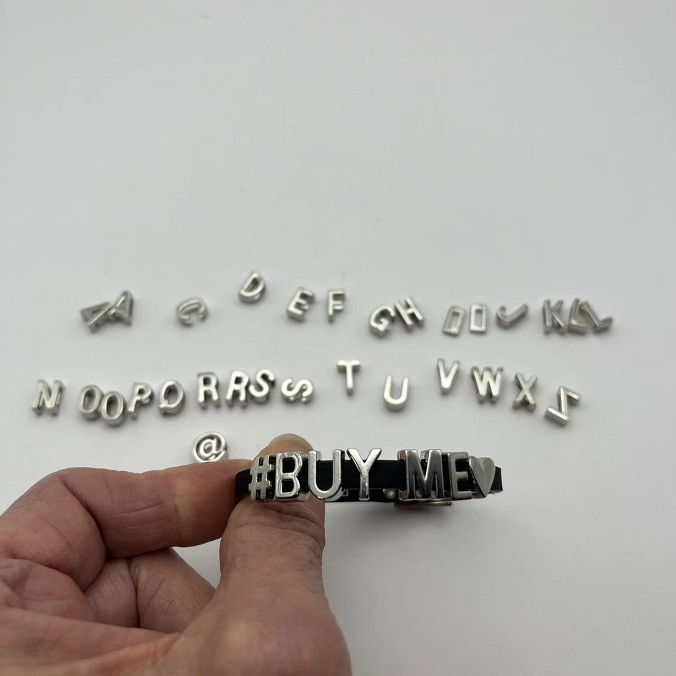 BCBG Dije Personalizable Pulsera Letras Alfabeto Más Corazón En Hachís Etiqueta Ajustable Foto 3 de 4