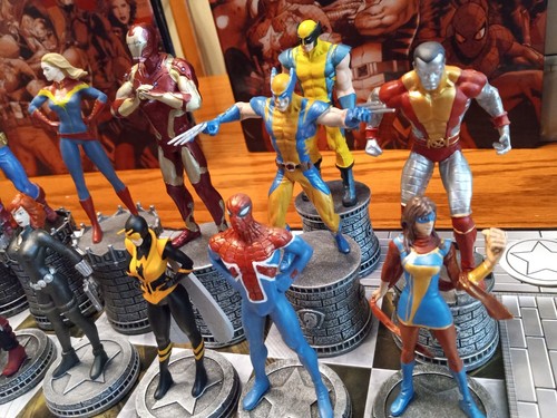 Eagle Moss MARVEL Chess Set w/ Board & Booklets**COMPLETE SET+Xtra Pieces!!** - Picture 13 of 24