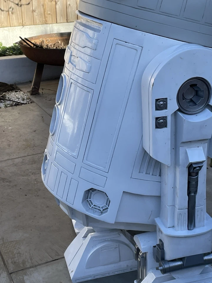 Full Size R2D2 Fibreglass/polyurethane. ‘Almost’ Finished Project.  - Image 3 of 4