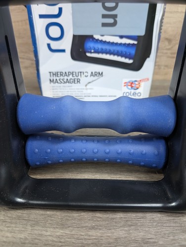 Roleo Classic Therapeutic Arm Massager with Box Black Blue - Picture 2 of 6