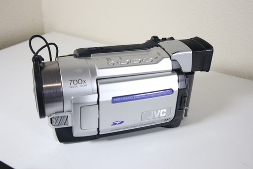 JVC GR-DVL520U Mini DV / SD 700x Digital Zoom Camcorder - Picture 3 of 3