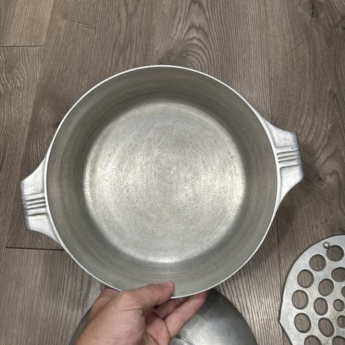 Wagner Ware Sidney O Magnalite 5 Qt Dutch Oven with Lid 4248-M & Trivet 2-M - Picture 6 of 7