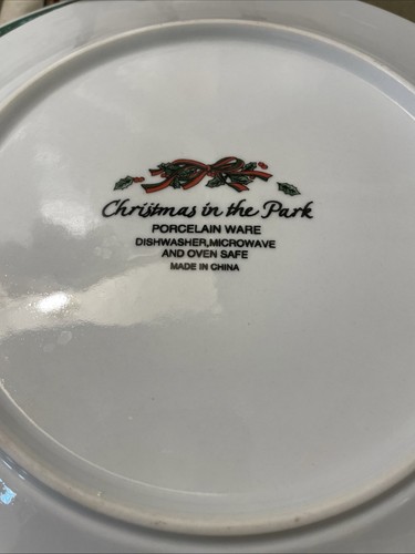 Christmas In The Park Dinner Plates Set Of 4 10 1/2 - Picture 2 of 3