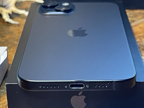 Apple iPhone 15 Plus (Battery 96%) OEM Retina Display (A2847) PARTS ONLY SALVAGE - Photo 12 sur 14
