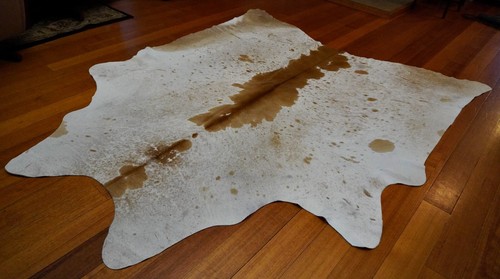 Soft Sand and Golden Brown Tones  - A  Beautiful Premium Cowhide Rug - Picture 8 of 9
