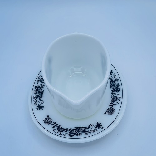 Vintage Pyrex Set Gravy Boat With Plate Old Town Blue Onion Milk Glass - Picture 8 of 9