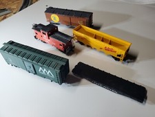 ho Lot of 5 Various Freight Cars - In Various Condition