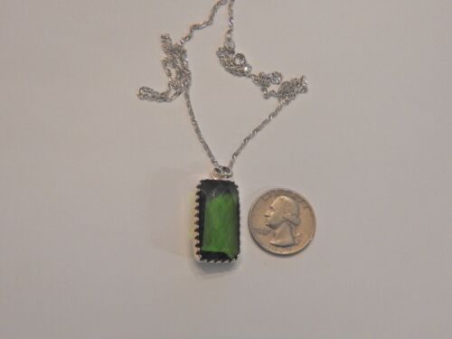 34 CT Peridot in .925 sterling silver mount with 18 inch .925 sterling chain - Picture 2 of 11