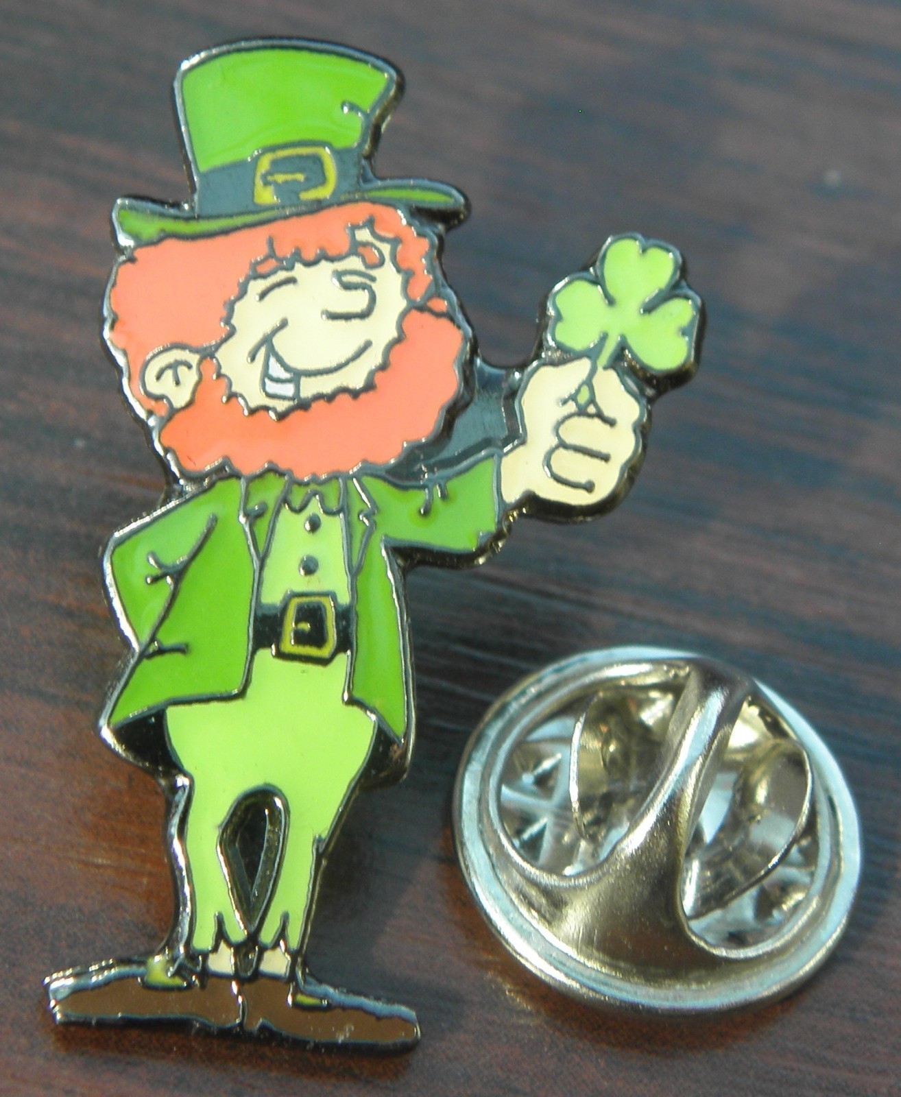 St Patrick/'s Day Leprechaun Enamel Pin Badges Includes Box