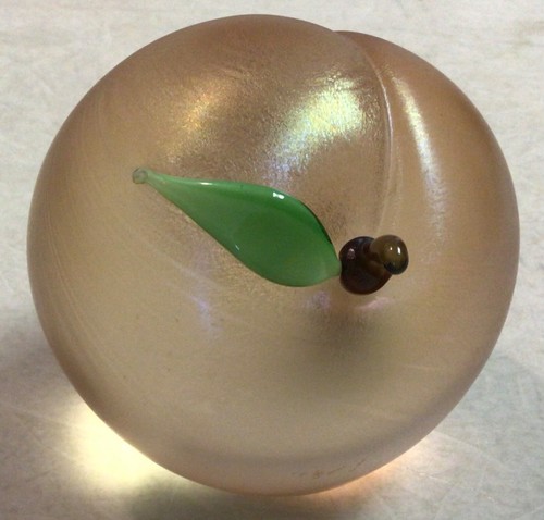 Orient & Flume American Art Glass Iridescent Peach Paperweight W0063L8 - Picture 4 of 7