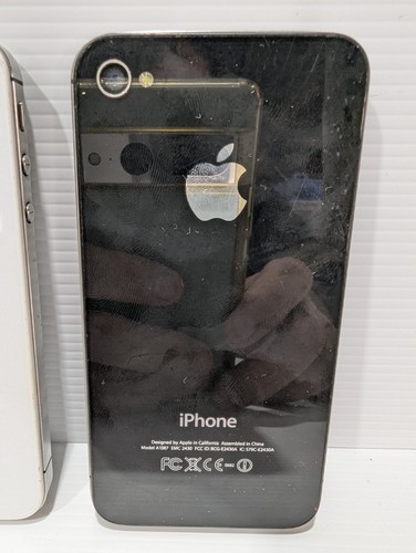 Apple iPhone 4s Parts Only Lot Of 2 White & Black. Black Phone Works. - Picture 5 of 18
