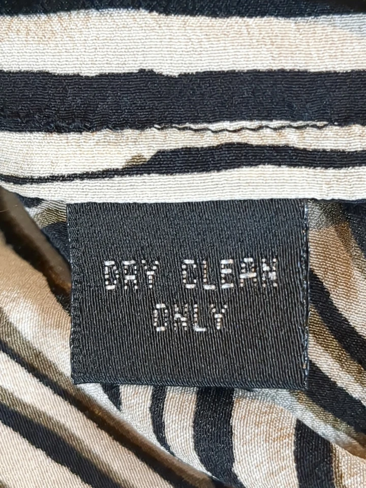 BLUSA DE SEDA COMPANY ELLEN TRACY Geométrica Tostada/Negro BOTÓN ABAJO. TALLA 10   Foto 3 de 4