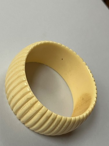 Vintage Wide Ridged Cream Thick Plastic Bangle Bracelet - 2 and 5/8th’s inches - Picture 8 of 10