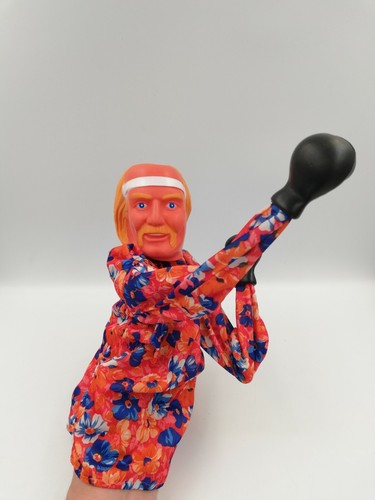 Vintage Hulk Hogan WWF Punching Puppet Rare Toy Doll Made in Taiwan - Picture 3 of 10