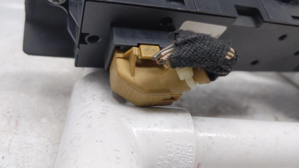 2006-2007 Volkswagen Golf City Master Driver Power Window Switch R8S32B20 - Image 4 of 4