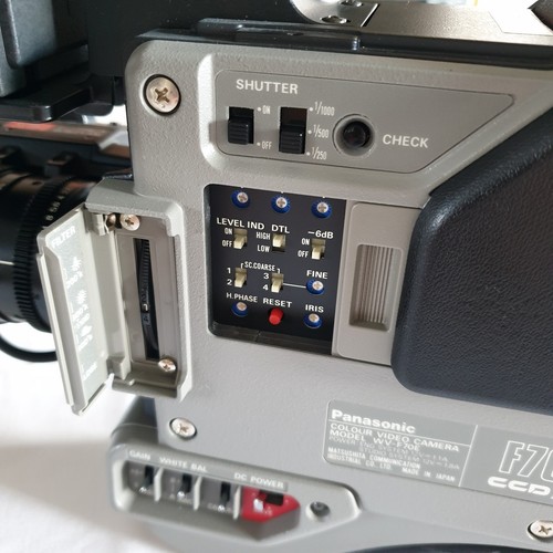 GREAT Condition PANASONIC WV-F70E Camera with Carrying Case WV-CC71 - Picture 11 of 24