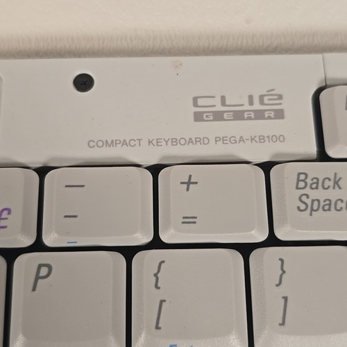 Sony CLIE Gear PEGA-KB100 Keyboard Compact Foldable Qwerty Standard - Silver - Picture 10 of 10