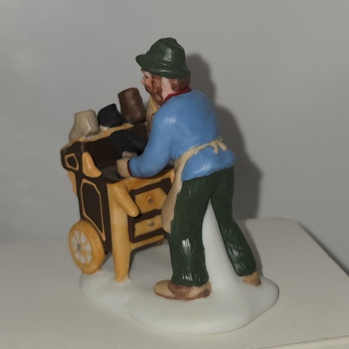Dept 56 “Cobbler and Clock Peddler” Dickens Village #5839-4 Retired Set of 2 - Picture 10 of 16