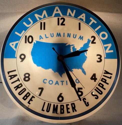 Vintage ALUMANATION LATROBE PA LUMBER & SUPPLY beleuchtete Wanduhr funktioniert!