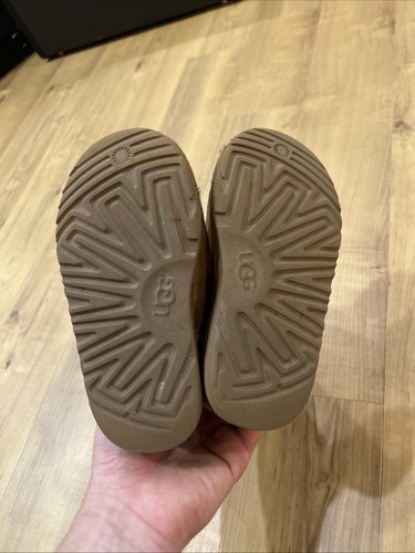 Kids Classic Short Brown Tan Ugg Boots Girls Size 11 leather sheepskin lining - Picture 5 of 9