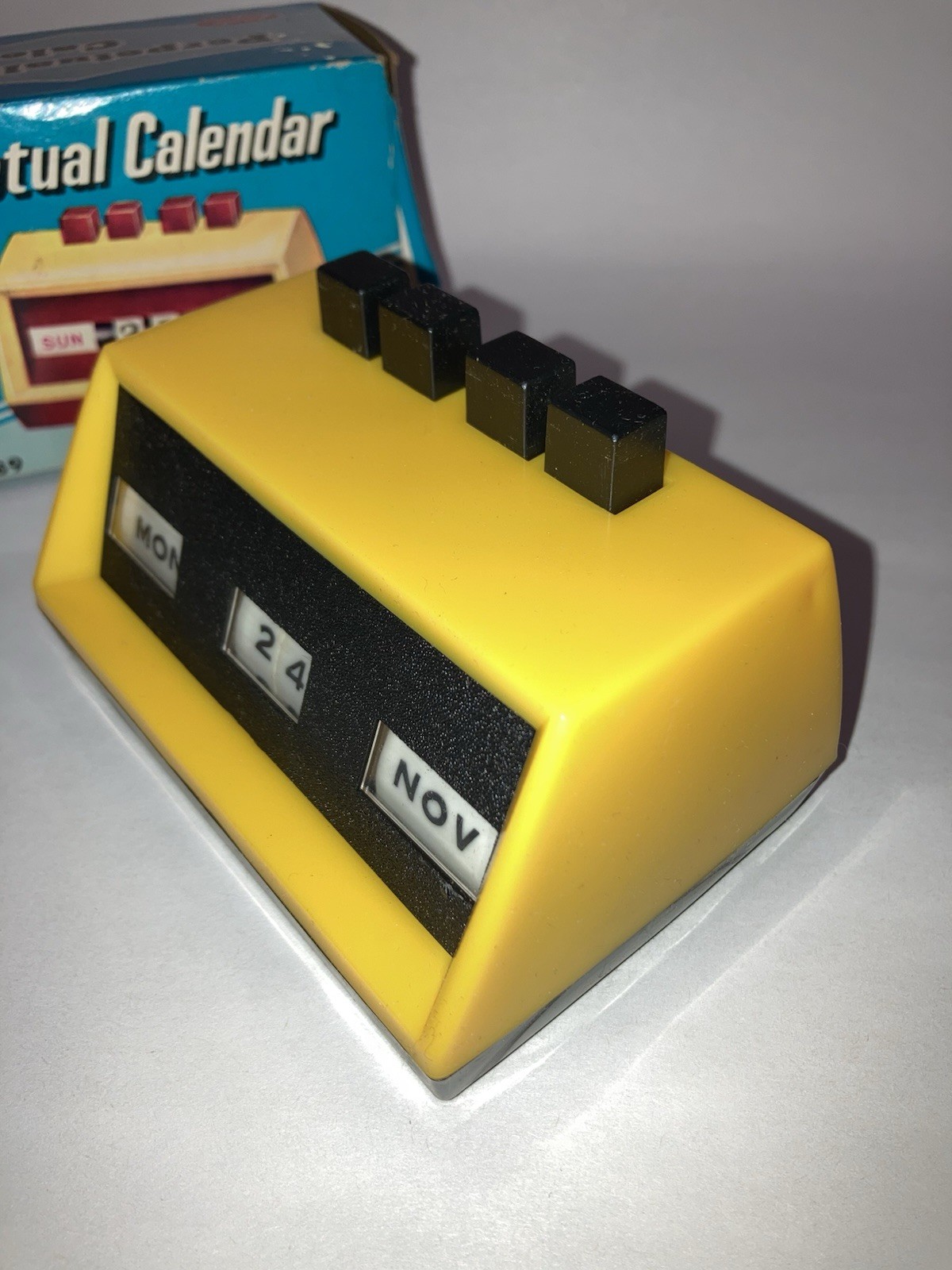 Perpetual Calendar Eagle Yellow No 1089