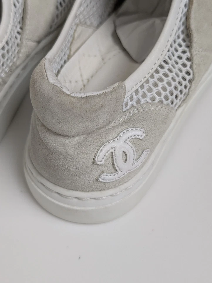 Tênis Chanel de malha camurça branco feito na Itália feminino tamanho 6 - Imagem 4 de 4