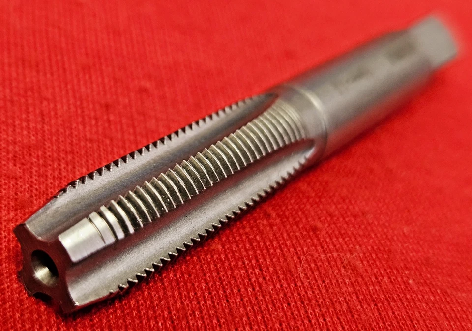 Grifo métrico M10 X 1.0 10 mm de acero al carbono Irwin Hanson 1738 4 FL Foto 3 de 4