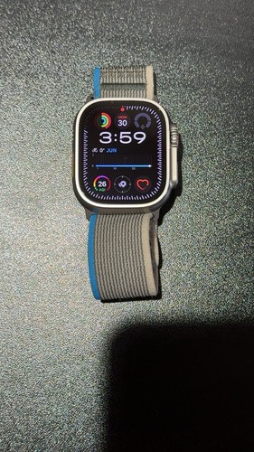 Apple Ultra 49mm Titanium With 5 Bands Excellent Condition - Photo 2 sur 5