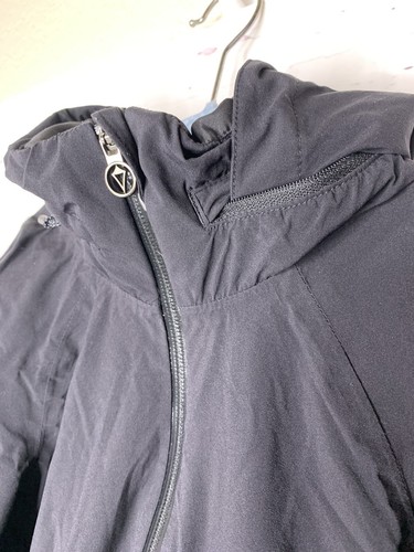 Ivivva by Lululemon Girls Size 6 Black Hidden Hood Hooded Windbreaker Jacket - Picture 3 of 10